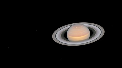 Saturn_and_its_moons_at_opposition.jpg