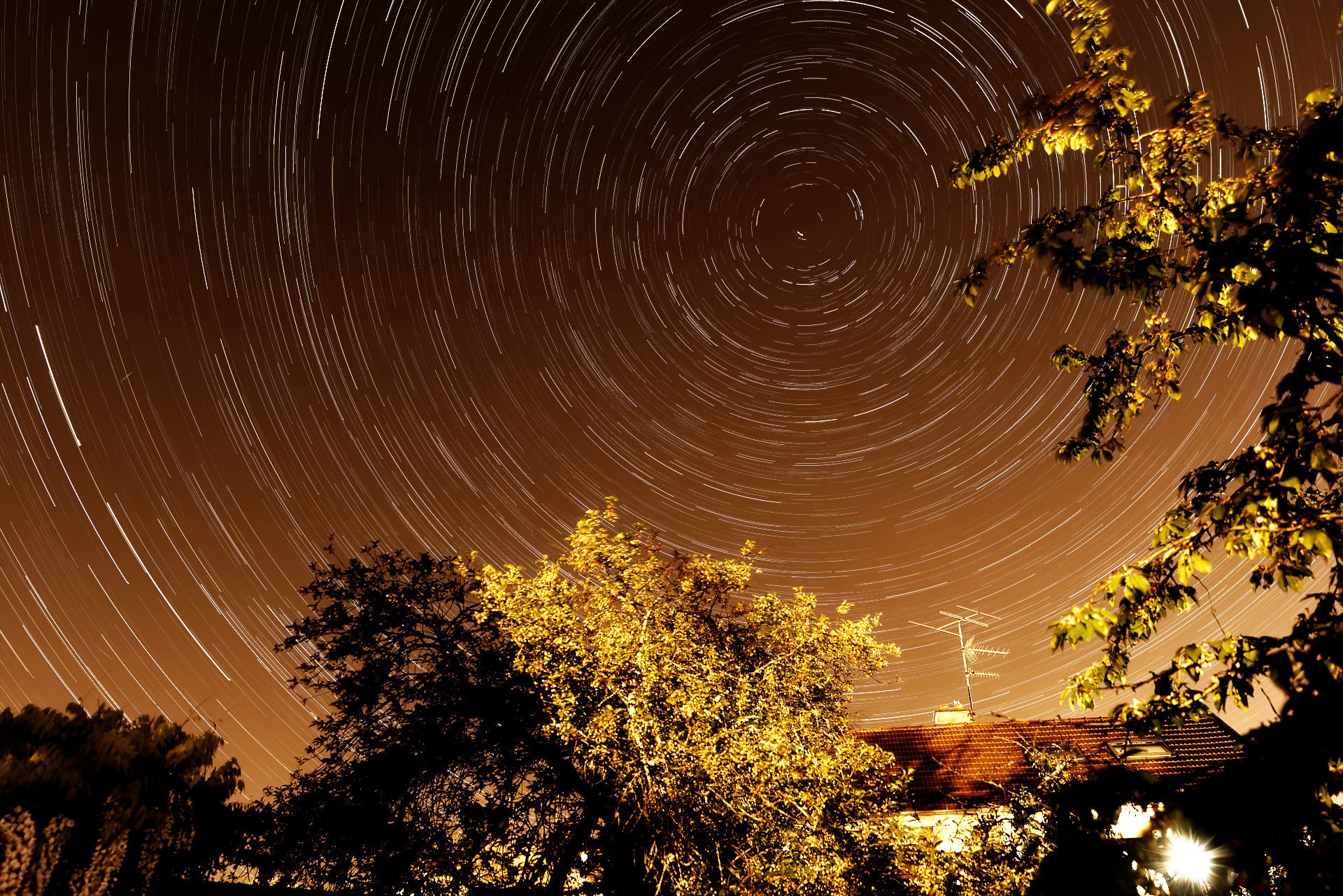 Filé d'étoiles depuis Dijon, le 26/04/20 - Photo Dominique Dhoosche